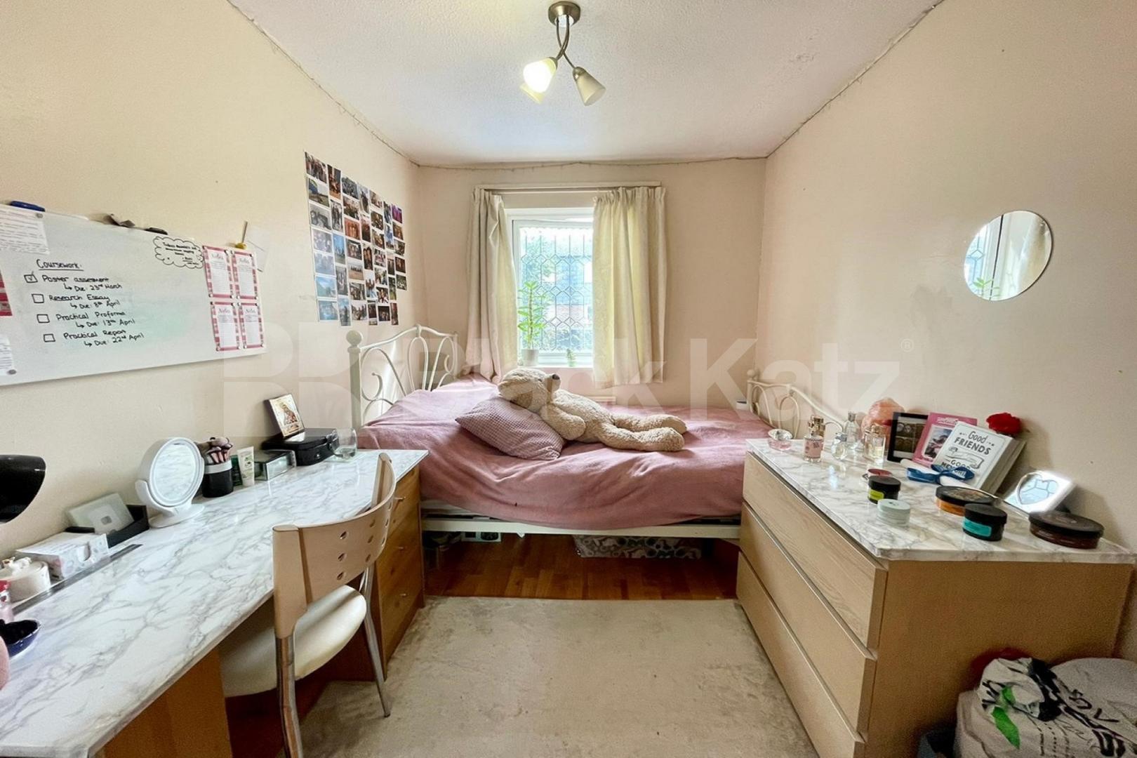 Mid-Century house prime SE1 location  Rothsay Street , London Bridge